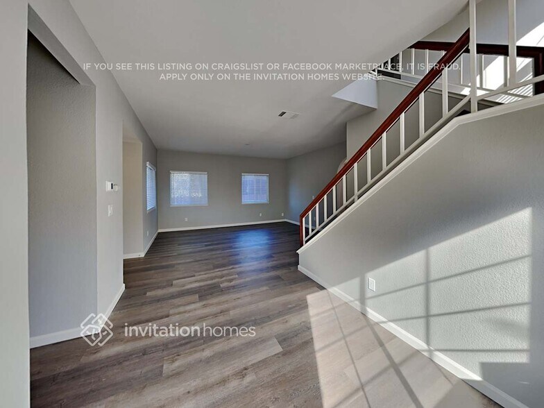 Building Photo - 370 Hibiscus Ln
