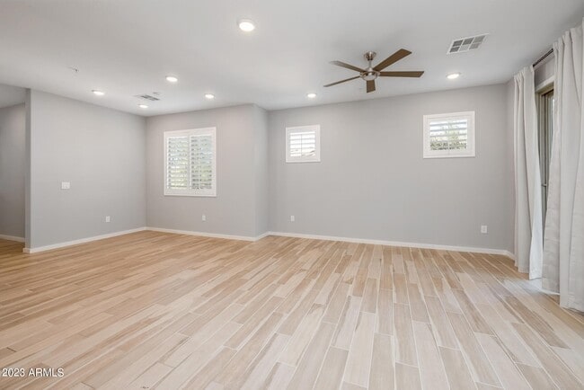 Building Photo - 250 W Queen Creek Rd