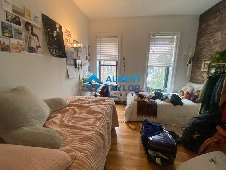 Building Photo - 24 Isabella St