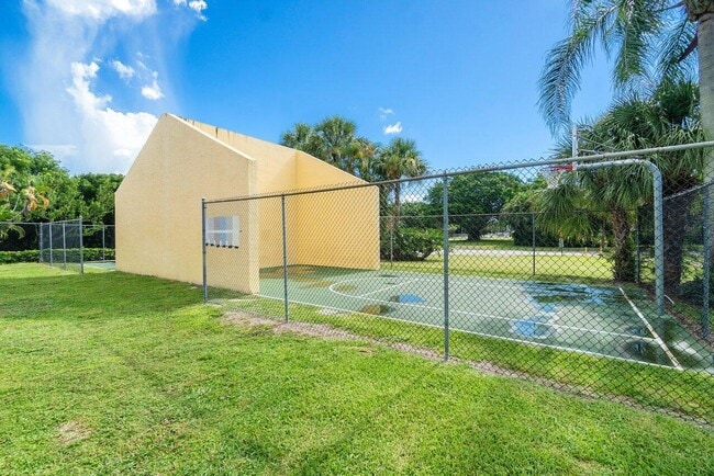 Building Photo - 16422 Straw Way