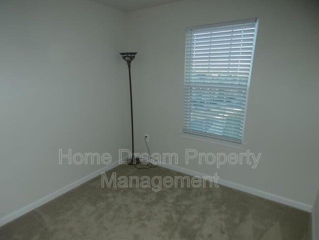 Building Photo - 6304 Crittenden Ln