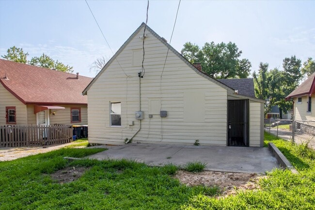 Building Photo - 6210 Agnes Ave