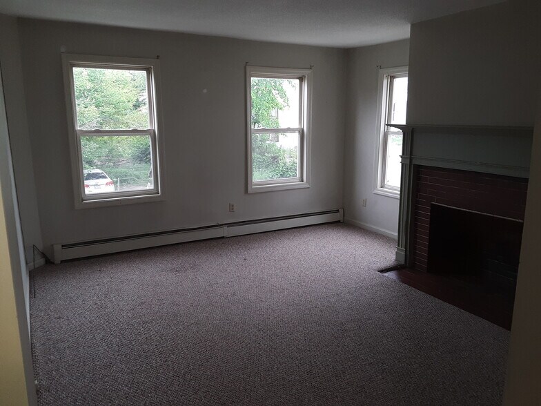 Building Photo - 40 Middle St