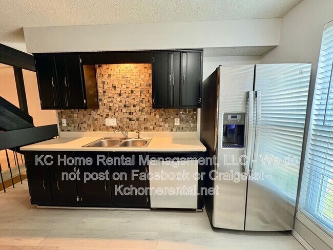 Building Photo - 8027 N Stoddard Ave