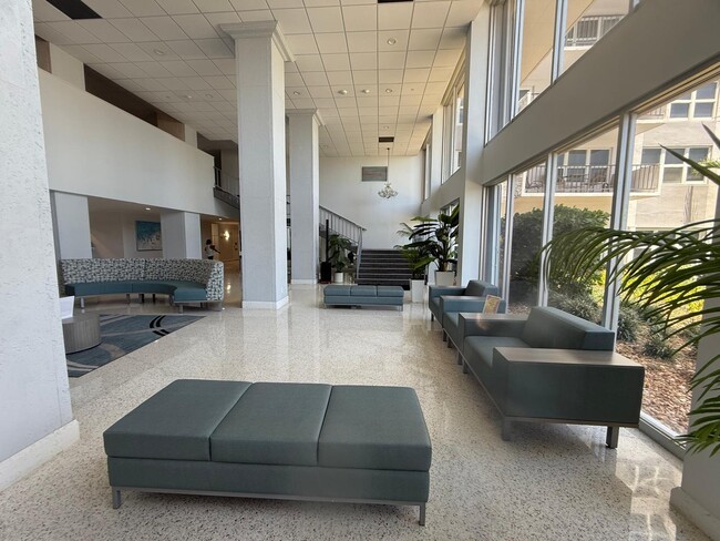 Building Photo - 405 N Ocean Blvd