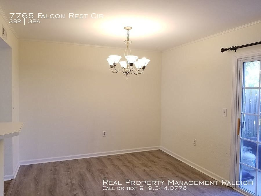 Building Photo - Room in Townhome on Falcon Rest Cir