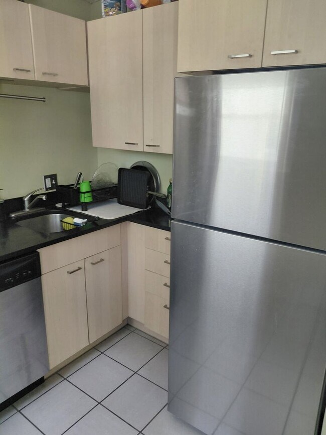 Building Photo - Nicely renovated 3 bed near BU for September 1!