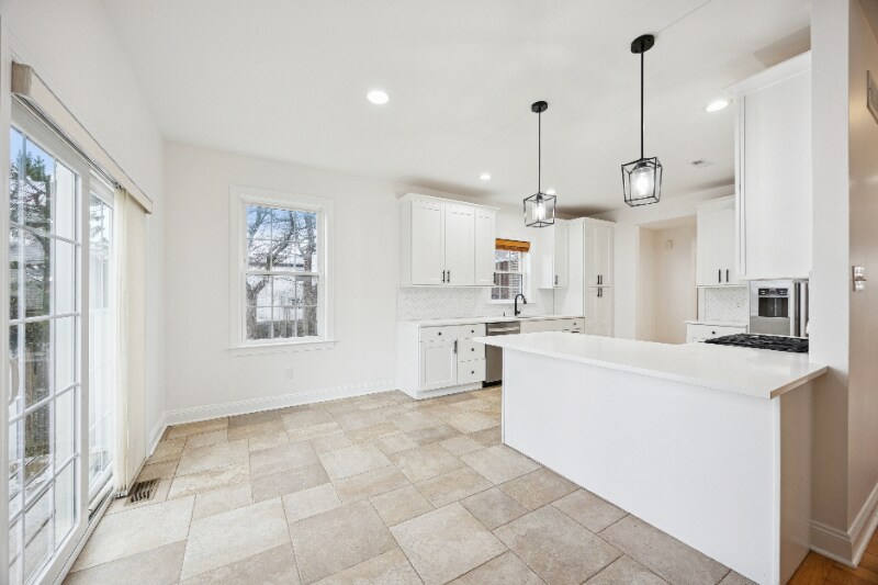 Building Photo - 7518 Lawn St