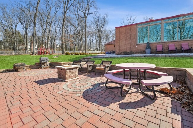Building Photo - 91 Chestnut Ridge Rd