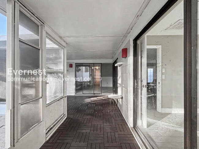 Building Photo - 3 Bed/2 Bath Home with Fenced Yard & Garage / Available Now!