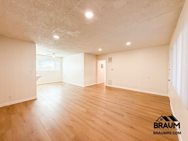 Building Photo - 13115 Oxnard St