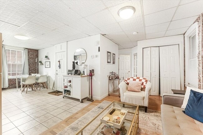 Building Photo - 19 Harris St