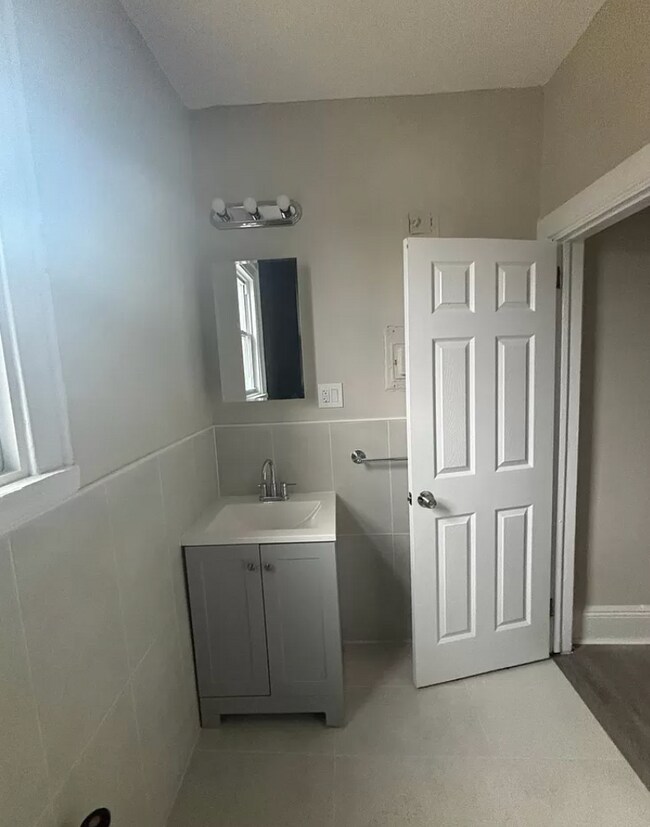 Building Photo - 190 1st St