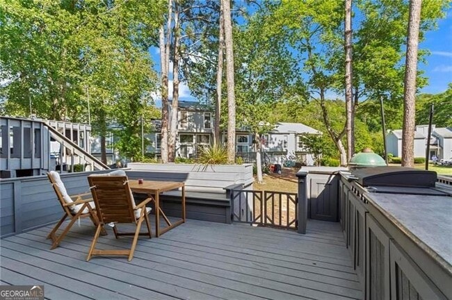 Building Photo - 1028 Riverbend Club Dr SE