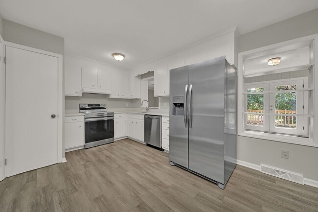 Building Photo - Wonderful Home Near Downtown Matthews!
