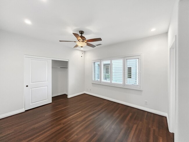 Building Photo - Beautiful 3BD/3.5BA W/ A/C and 2-Car Attached Garage in Hillcrest!