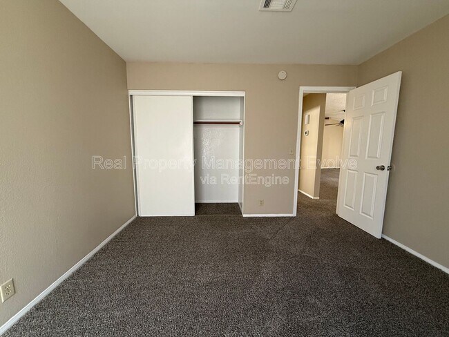 Building Photo - 3936 W Chama Dr