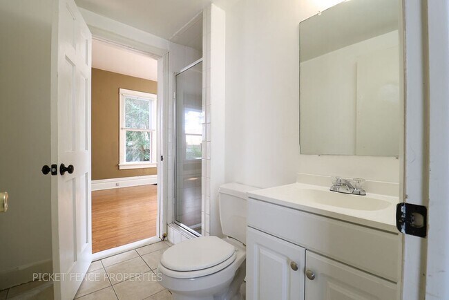 Building Photo - MOVE IN SPECIAL $500 OFF FIRST MONTHS RENT...