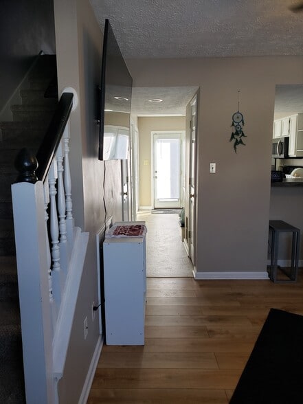 Building Photo - 606 E Sherwood Hills Dr