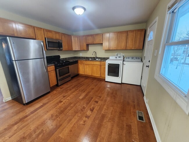 Building Photo - 423 Dalhart Ave