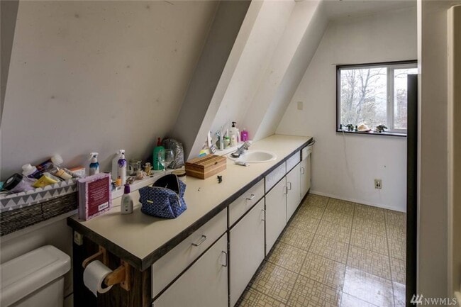 Building Photo - 4945 Gilliam Dr