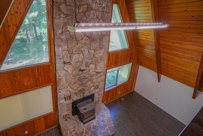 Building Photo - COUNTRY LIVING IN WASHOUGAL