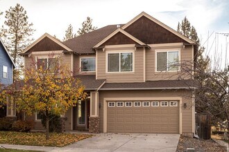 Building Photo - Spacious 4 bedroom home, Office and Bonus ...