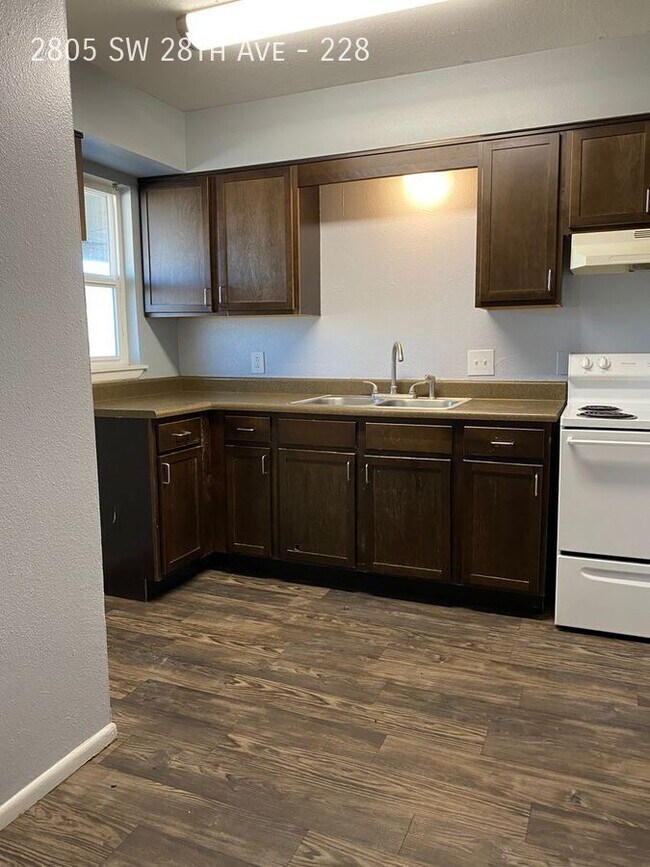 Building Photo - 2805 SW 28th Ave