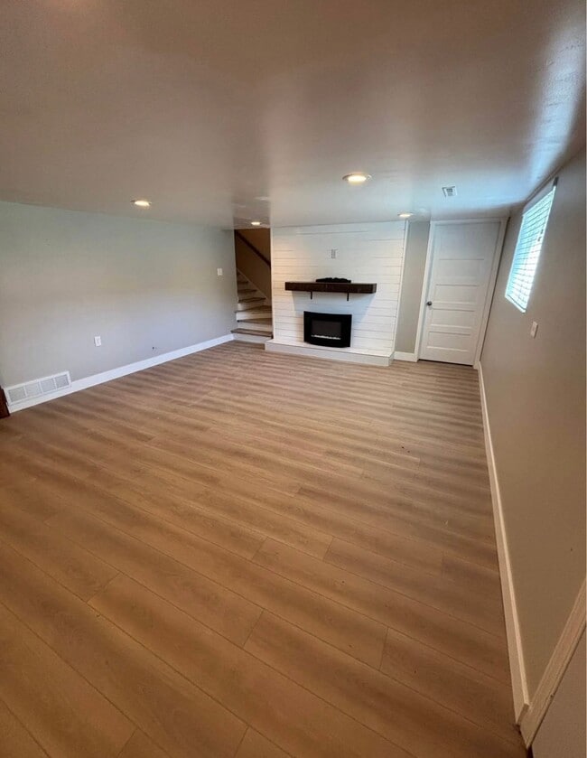 Building Photo - 552 E 250 N