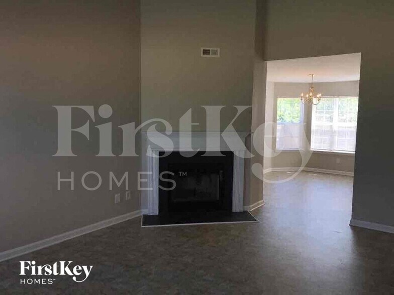 Building Photo - 7301 Hidden Creek Dr