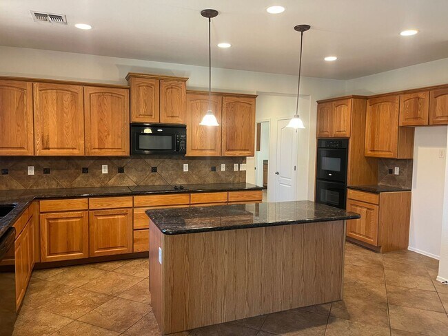 Building Photo - 14361 W Maui Ln