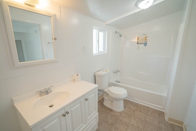 Building Photo - COMING SOON! Cozy 1-Bedroom Single-Story Duplex Home in Newhall