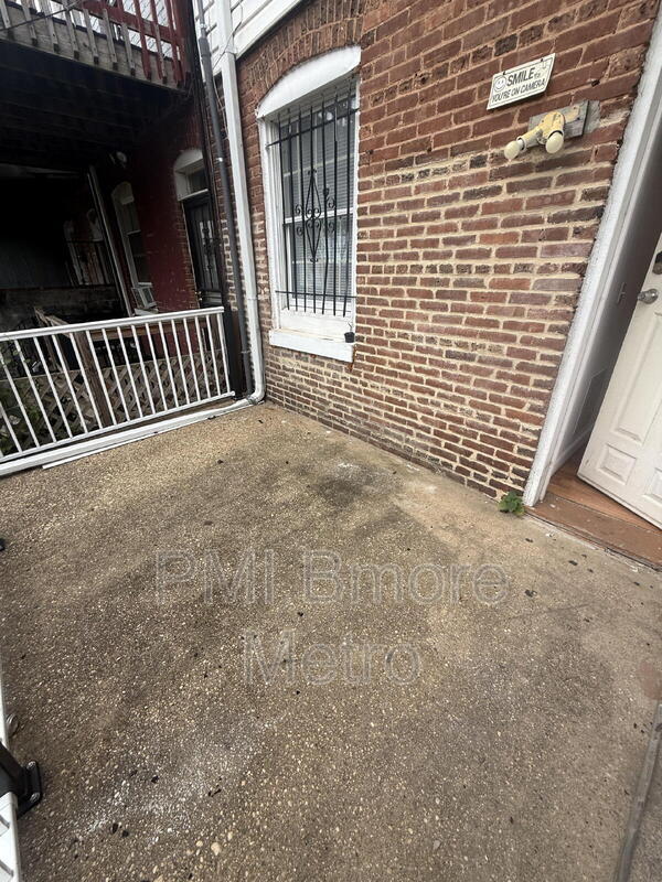 Building Photo - 2679 Wilkens Ave
