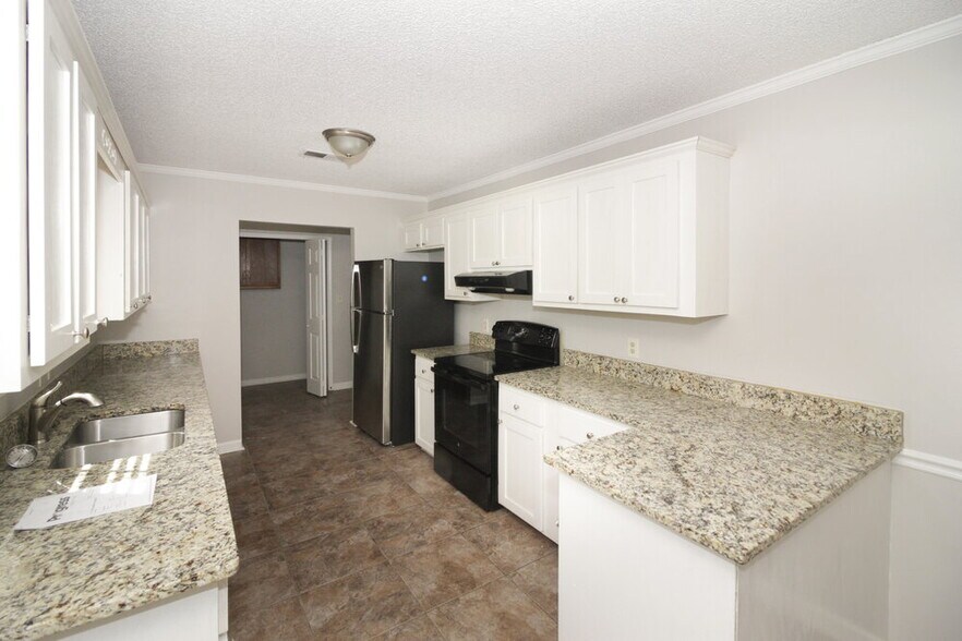 Building Photo - 7352 Alexander Rd