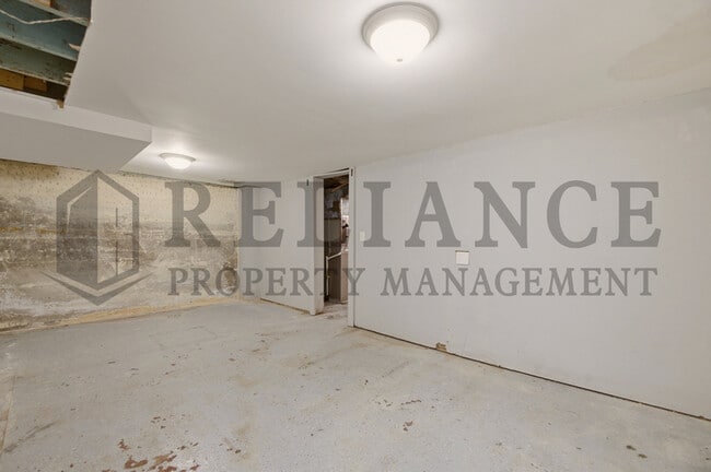 Building Photo - 571 S Roosevelt St