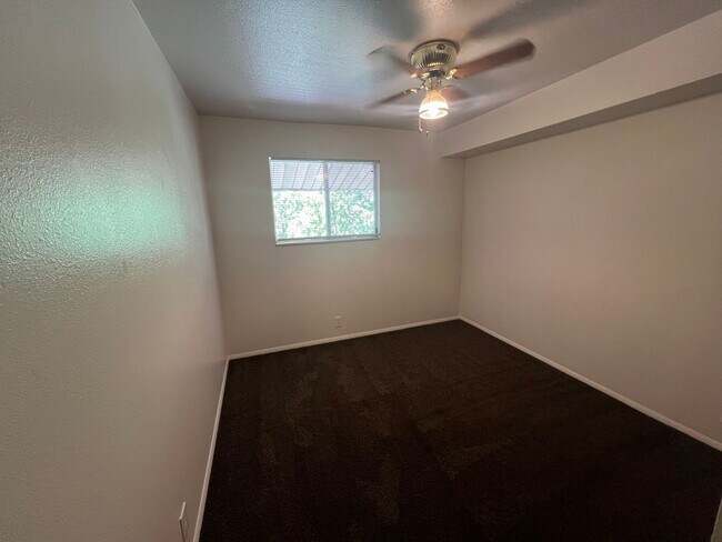 Building Photo - Spacious 2 bed/2 bath in Millcreek-**Move ...