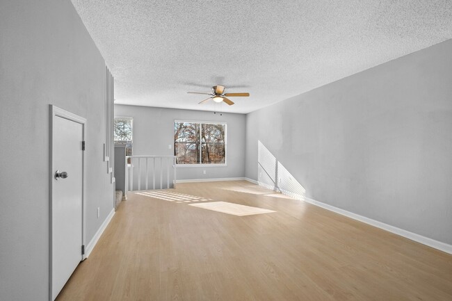 Building Photo - Modern 3-Bed, 2.5-Bath Apartment with Granite Kitchen & New Appliances!