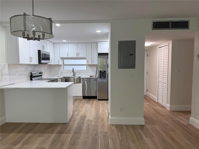 Building Photo - 100 Ocean Ln Dr