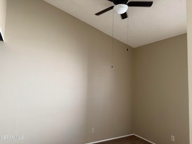 Building Photo - 1531 Common Dr