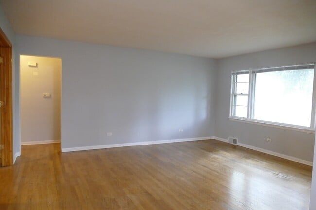 Building Photo - 5507 S Washington St