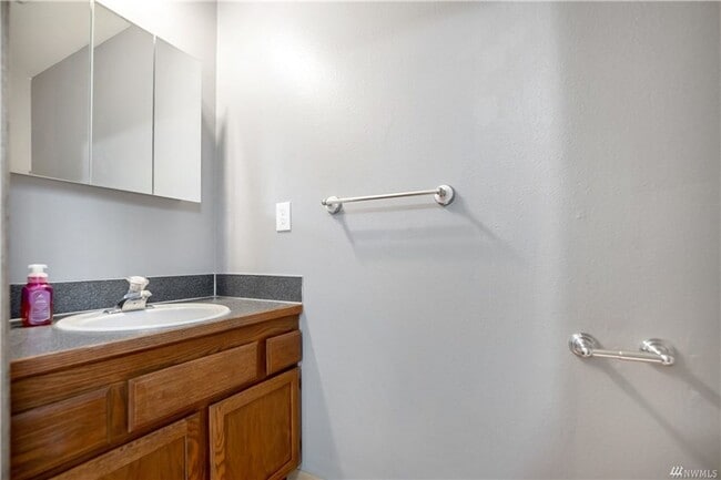 Building Photo - 3bd/2.5ba House in Tacoma