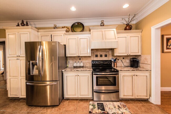 Building Photo - 1738 Red Bud Ln