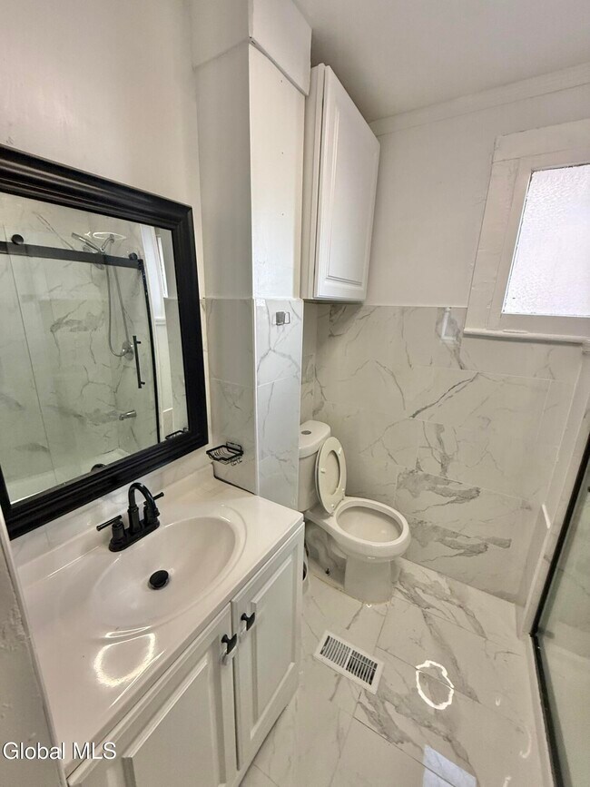 Building Photo - 70 Academy St