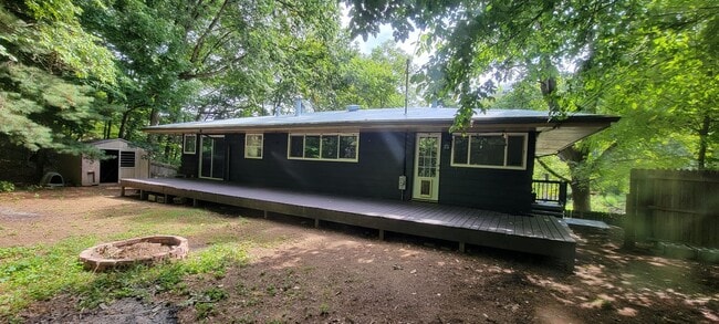 Building Photo - 4 bedrooms 3 baths beautiful house