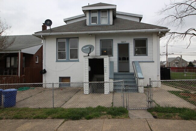 Primary Photo - 1957 Snyder Ave
