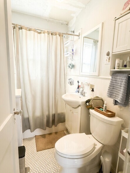 Building Photo - 949 Adams St