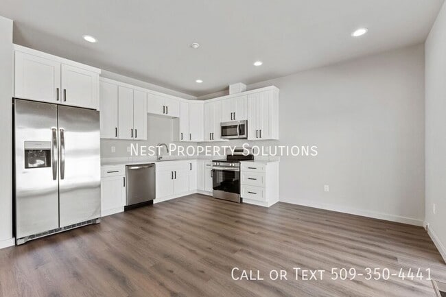 Building Photo - 370 Ivy St NE