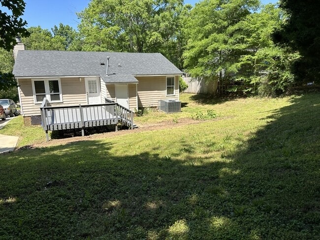 Building Photo - Great 3 bedroom 2 bath ranch home! AVAILAB...