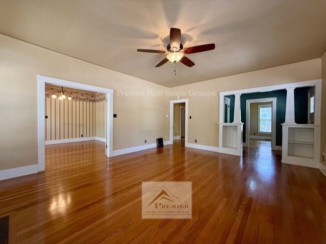 Building Photo - 429 E San Rafael St