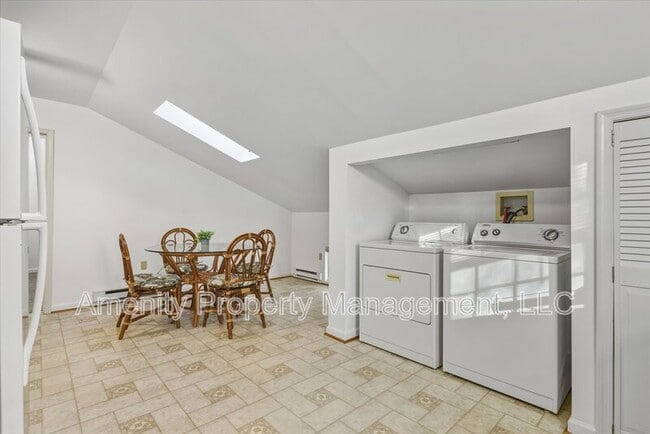 Building Photo - 121 Yorkshire Dr